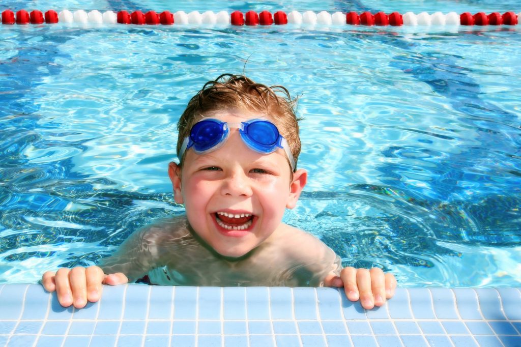 تعليم سباحة متقدمة للاطفال